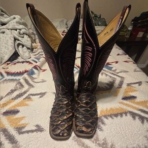 Men's Anderson bean black cherry big bass size 8.5 D Gently used.